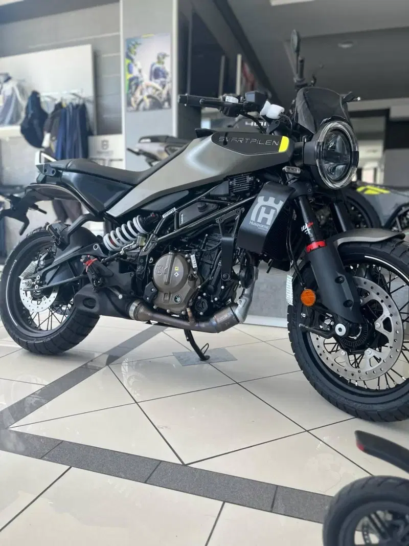 Husqvarna Svartpilen 125 (2024 - 26) (3)