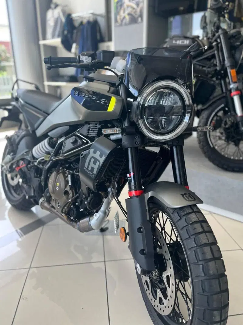 Husqvarna Svartpilen 125 (2024 - 26) (2)