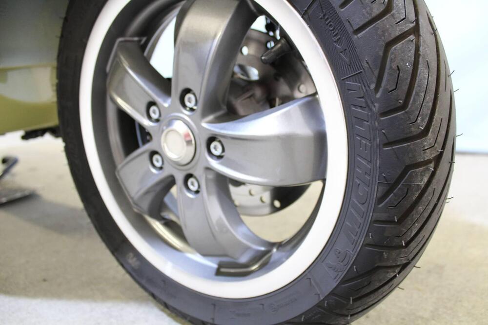 Vespa GTS 300 Supertech hpe 75th (2021) (5)