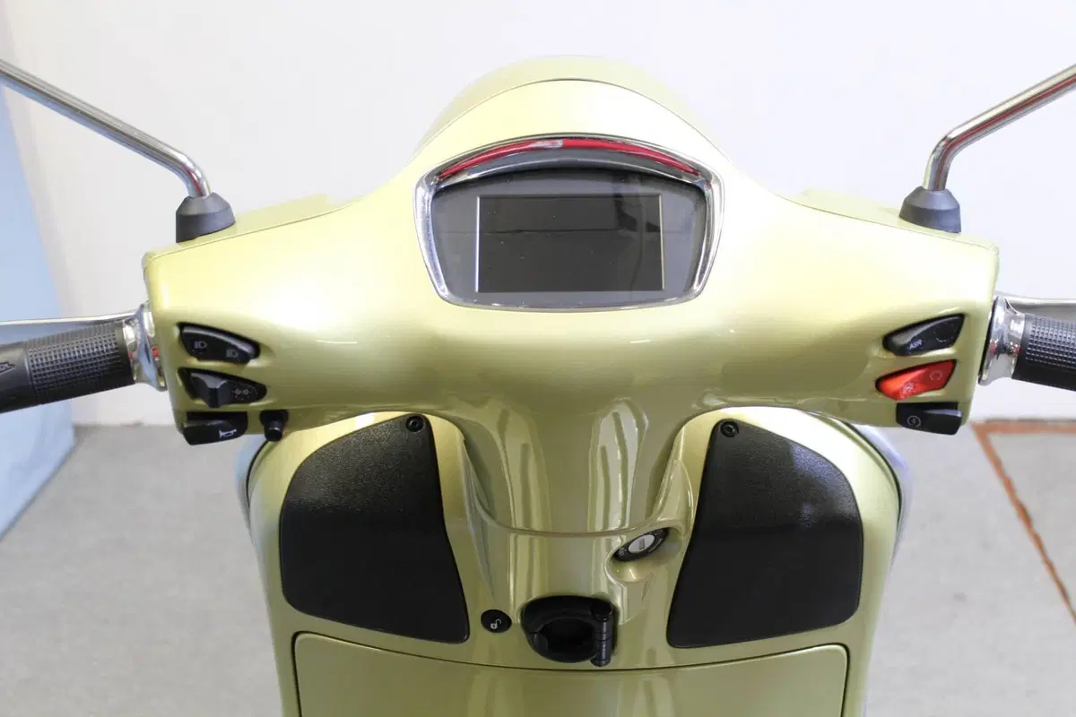 Vespa GTS 300 Supertech hpe 75th (2021) (8)