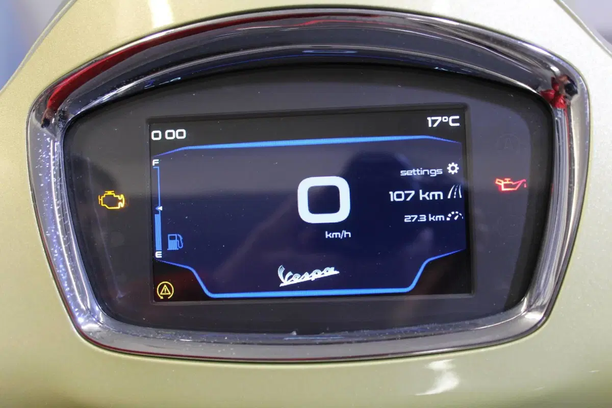 Vespa GTS 300 Supertech hpe 75th (2021) (3)