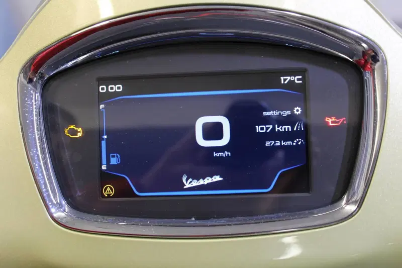 Vespa GTS 300 Supertech hpe 75th (2021) (3)