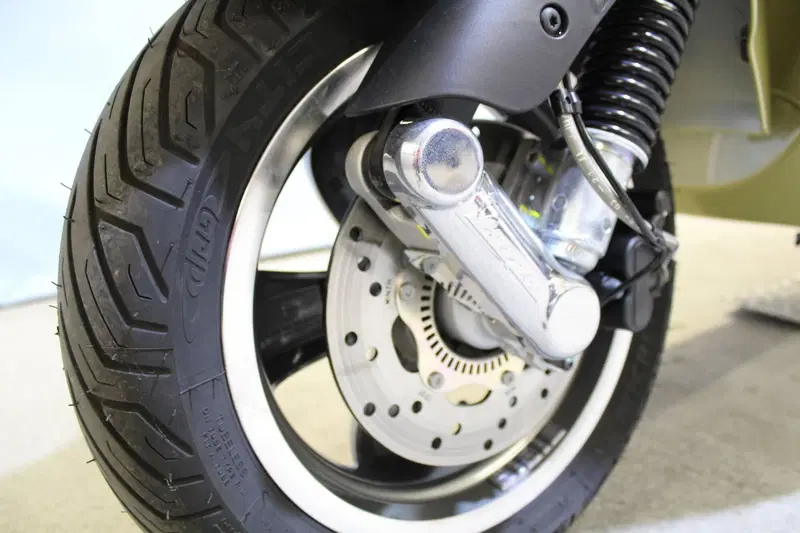 Vespa GTS 300 Supertech hpe 75th (2021) (13)
