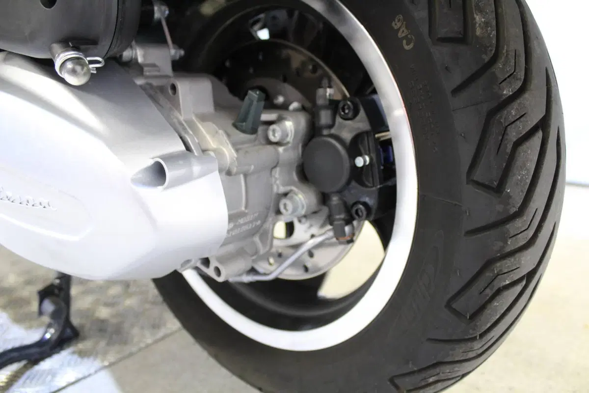 Vespa GTS 300 Supertech hpe 75th (2021) (14)