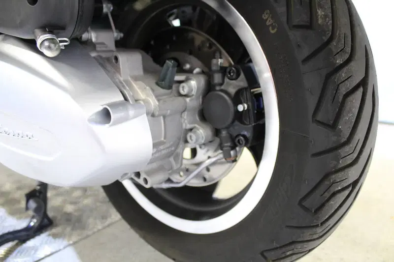 Vespa GTS 300 Supertech hpe 75th (2021) (14)