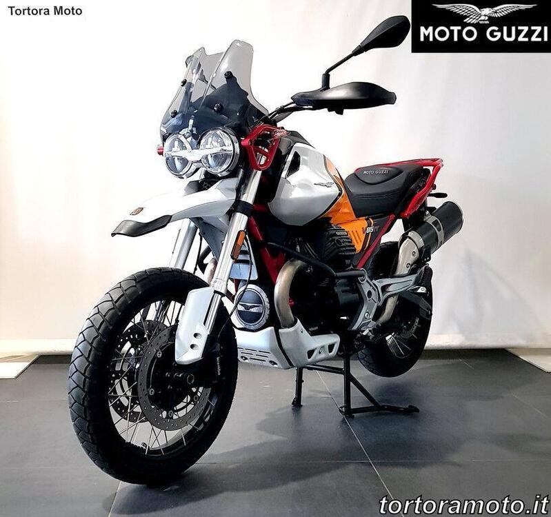 Moto Guzzi V85 TT Evocative Graphics (2021 - 23) (3)