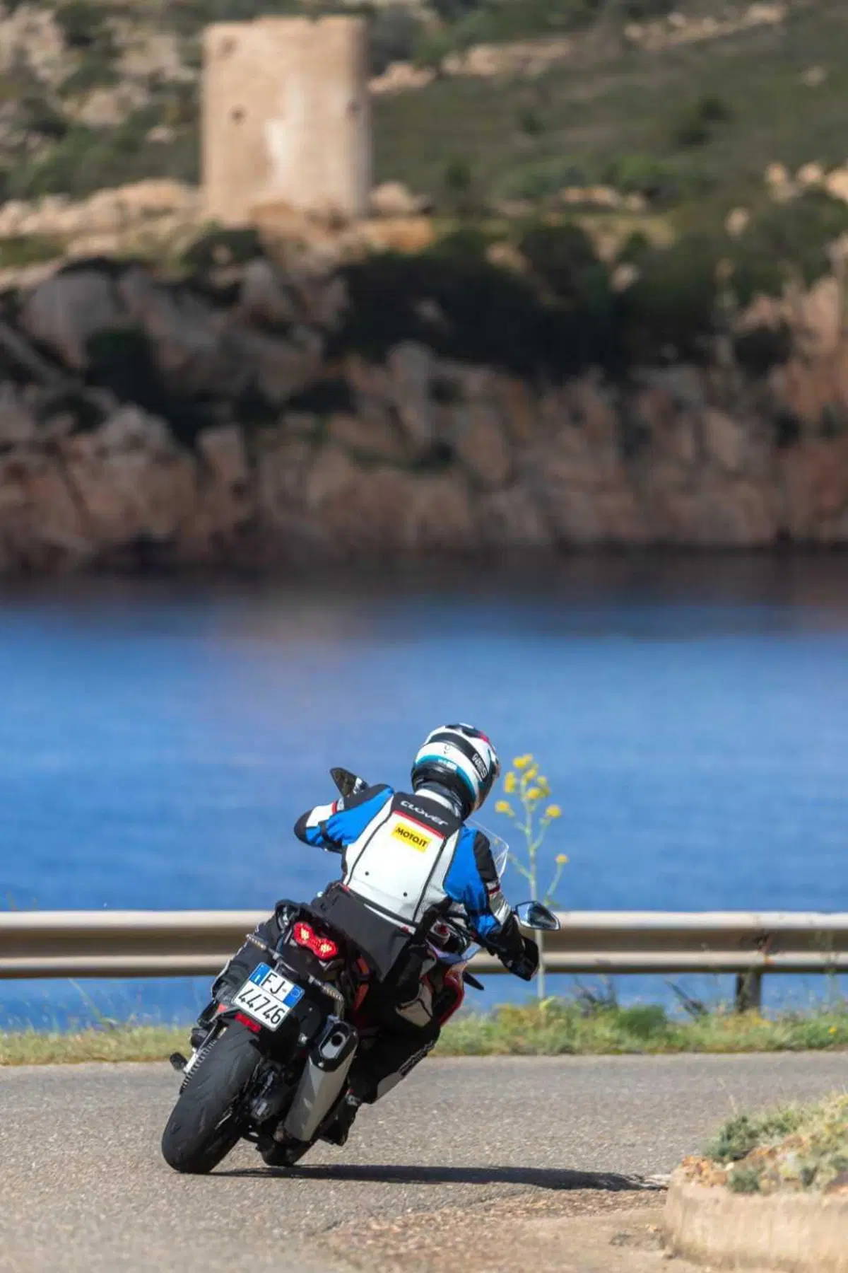 MV Agusta Enduro Veloce TEST: pregi e difetti della prima maxi enduro della Casa italiana [VIDEO] (4)