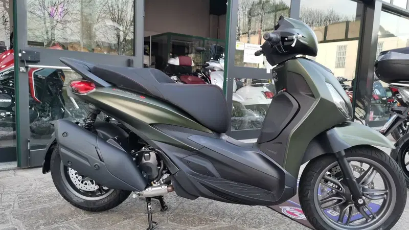 Piaggio Beverly 400 S (2025 - 26) (2)