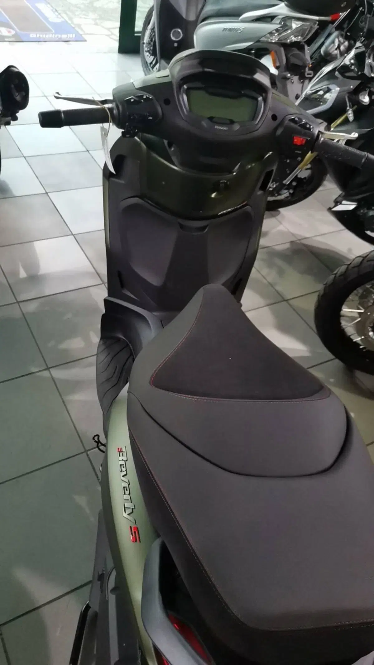 Piaggio Beverly 400 S (2025 - 26) (3)