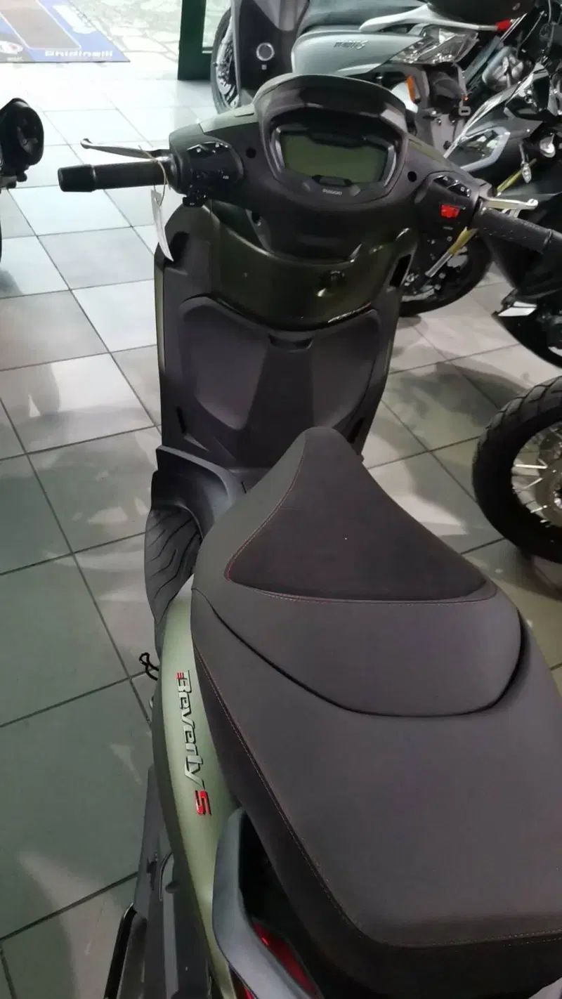 Piaggio Beverly 400 S (2025 - 26) (3)