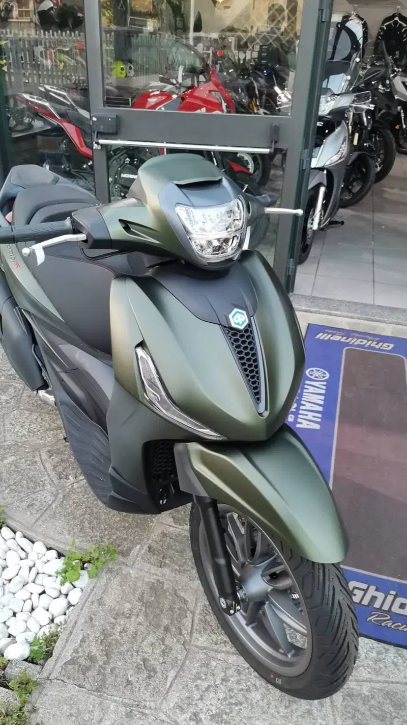 Piaggio Beverly 400 S (2025 - 26) (4)
