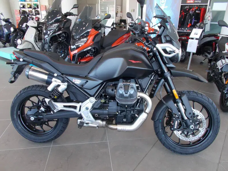 Moto Guzzi V85 Strada (2024 - 26)