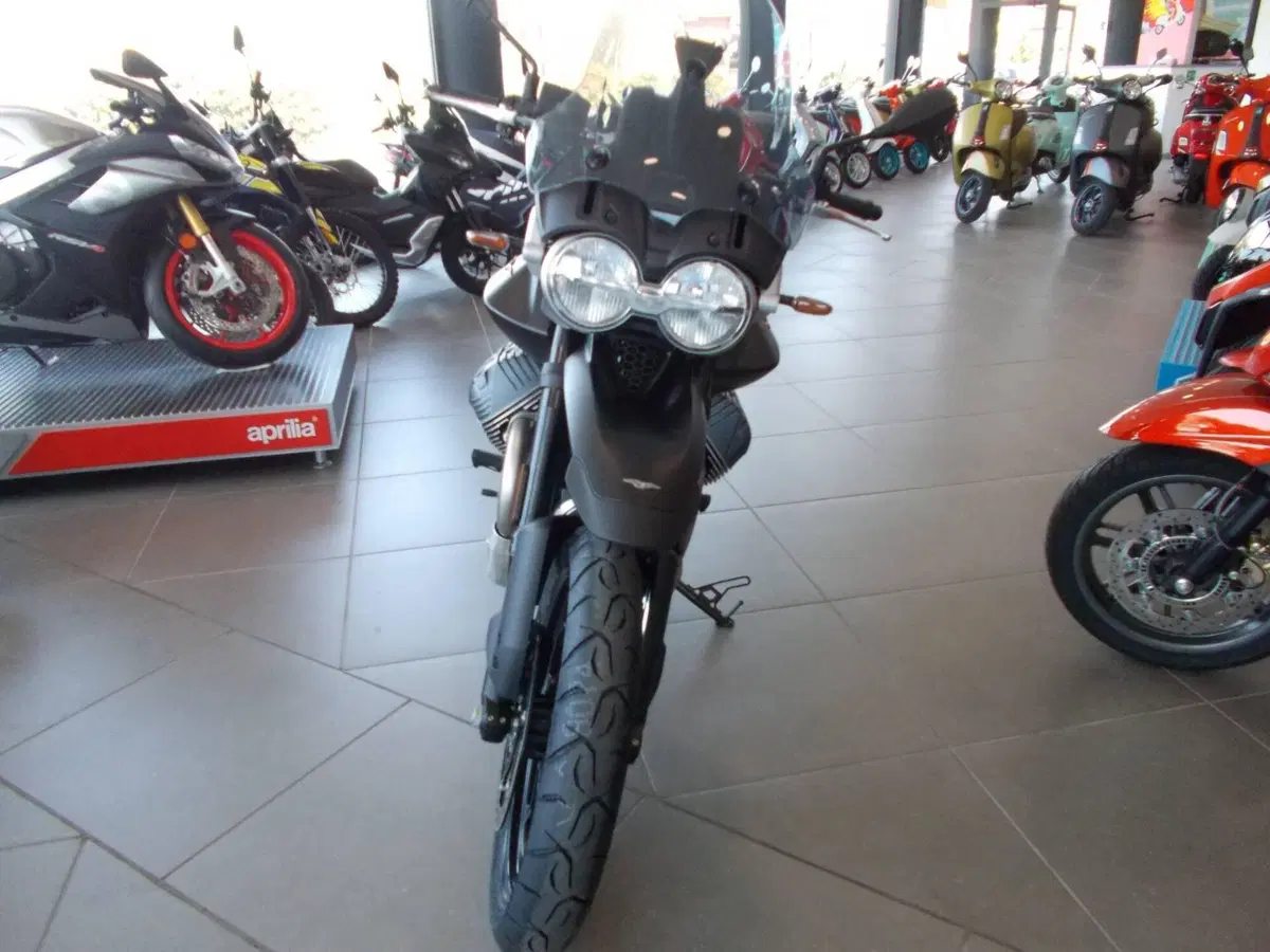 Moto Guzzi V85 Strada (2024 - 26) (3)
