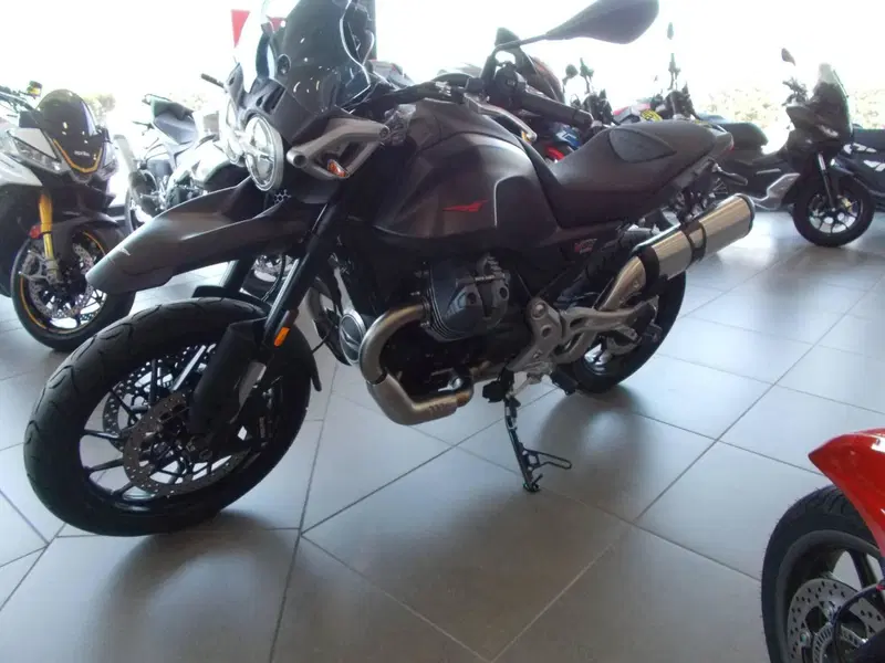 Moto Guzzi V85 Strada (2024 - 26) (4)
