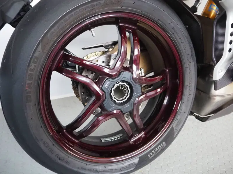 MV Agusta Brutale 1000 Serie Oro (2019 - 20) (2)
