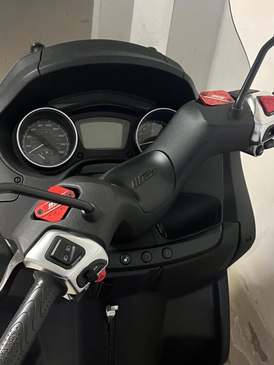 Piaggio Mp3 350 ie ABS (2018 - 19) (2)