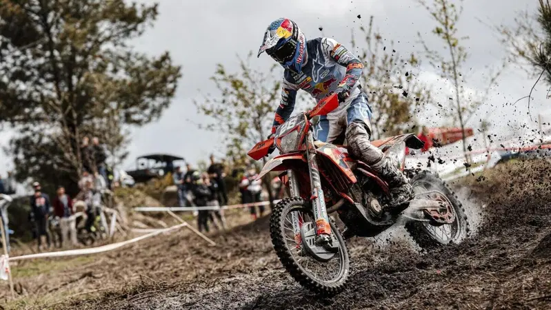 EnduroGP24 Sabato FLASH. Portogallo2 D1. Garcia Replica