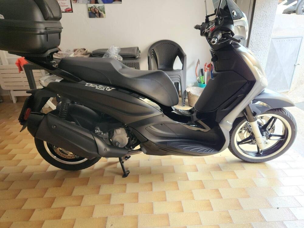 Piaggio Beverly 350 Police ABS-ASR (2018 - 20) (5)