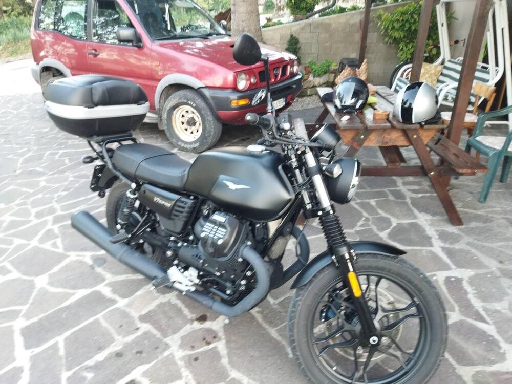 Moto Guzzi V7 III Stone (2017 - 20) (2)