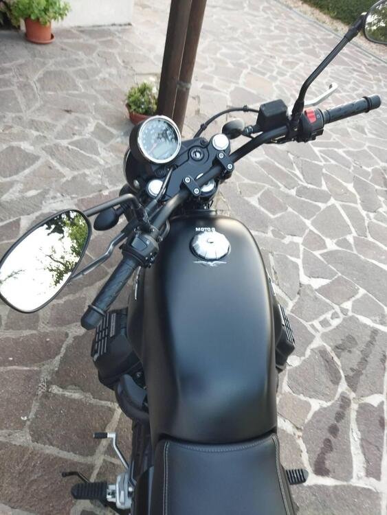 Moto Guzzi V7 III Stone (2017 - 20) (4)