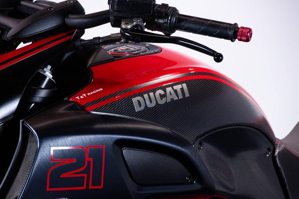 Ducati Diavel 1200 (2010 - 13) (2)