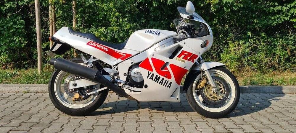 Yamaha FZR 750 R (2)