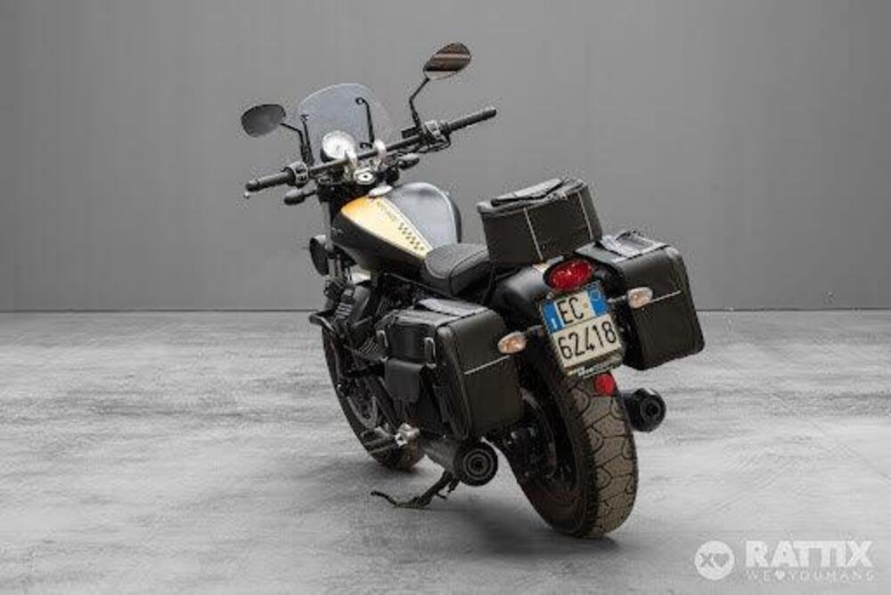 Moto Guzzi V9 Bobber (2016 - 18) (5)