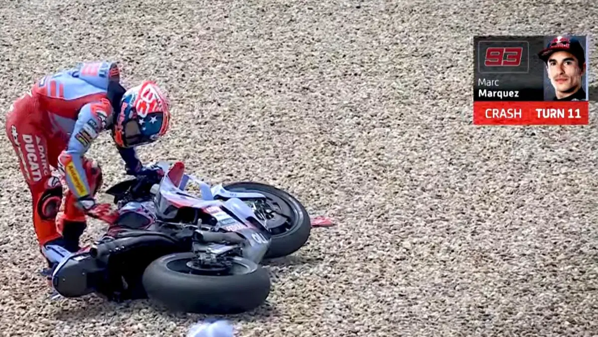 La caduta di Marc Marquez nella gara del Cota (2)