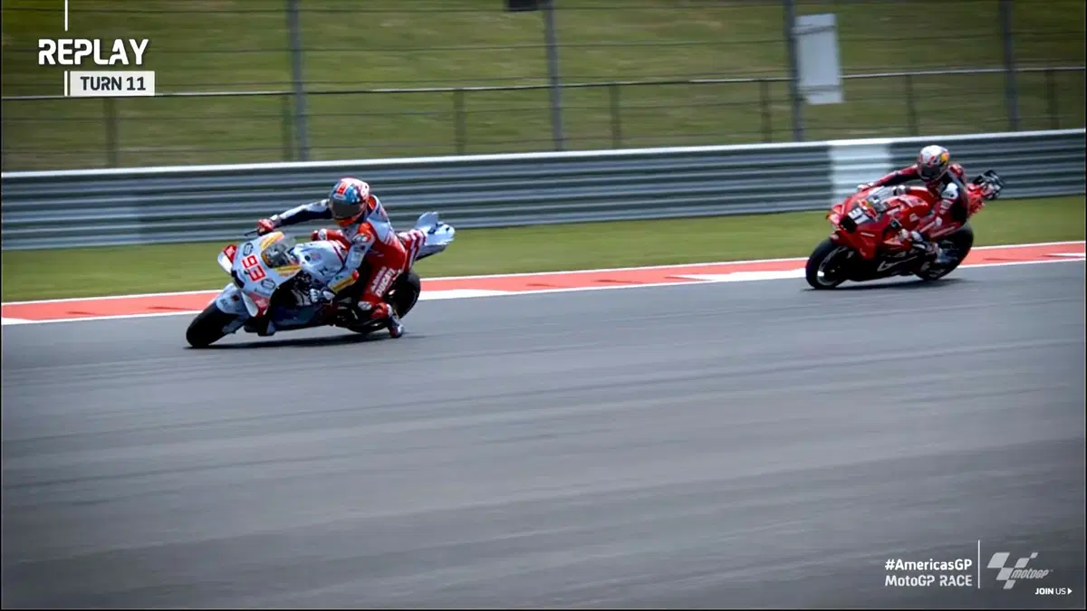 La caduta di Marc Marquez nella gara del Cota (4)