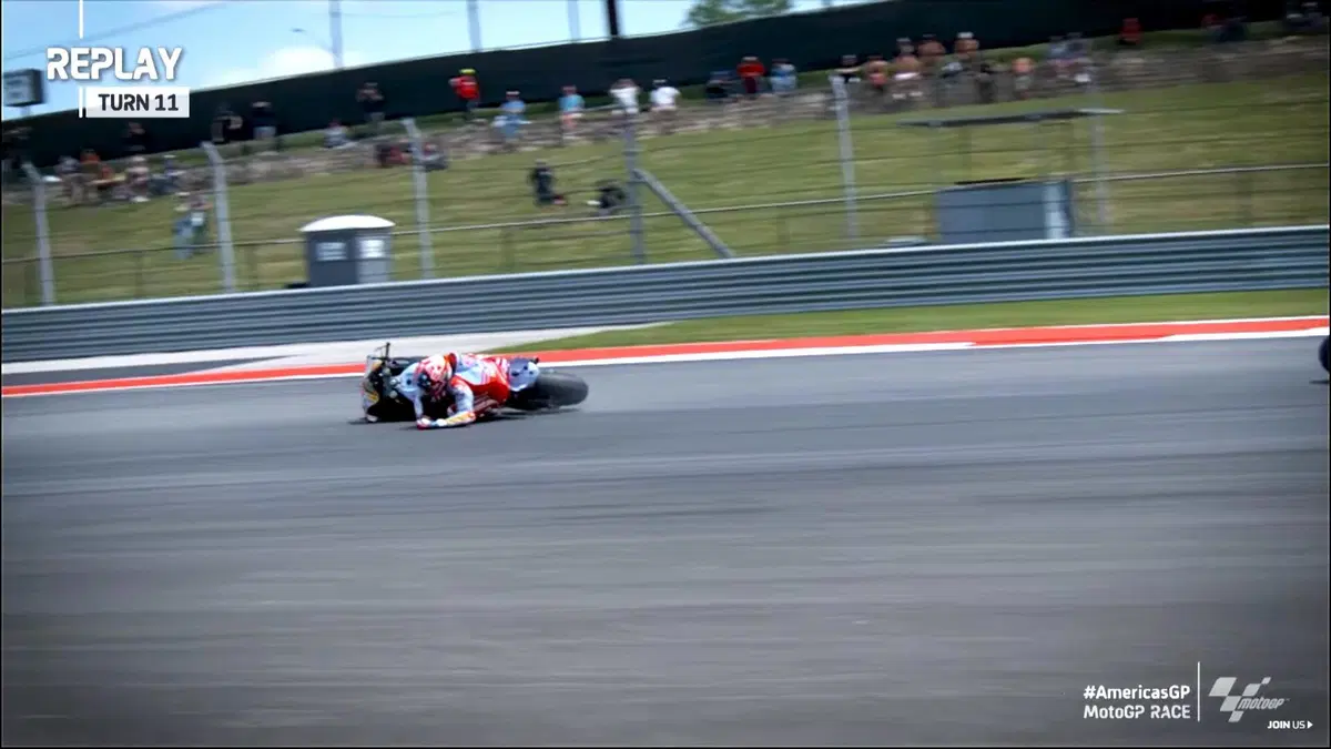 La caduta di Marc Marquez nella gara del Cota (7)