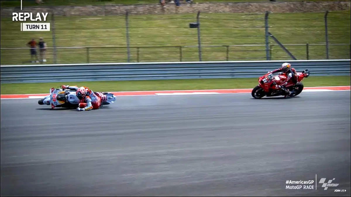 La caduta di Marc Marquez nella gara del Cota (6)