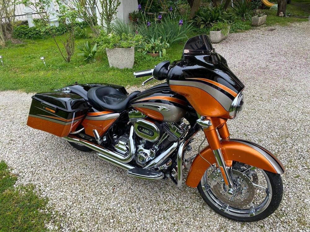 Harley-Davidson 1800 Street Glide (2012 - 13) - FLSTSE (2)