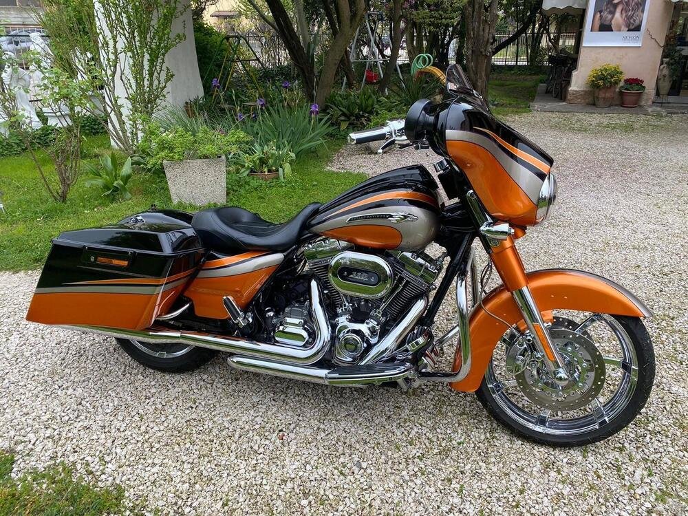 Harley-Davidson 1800 Street Glide (2012 - 13) - FLSTSE (4)