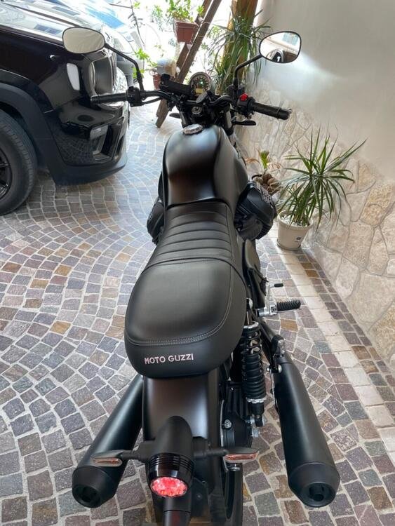Moto Guzzi V7 III Stone Night Pack (2019 - 20) (2)