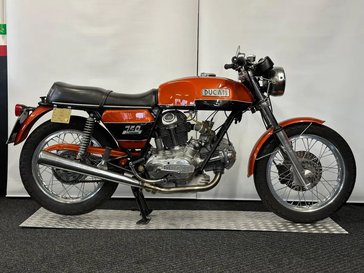 Ducati 750 GT