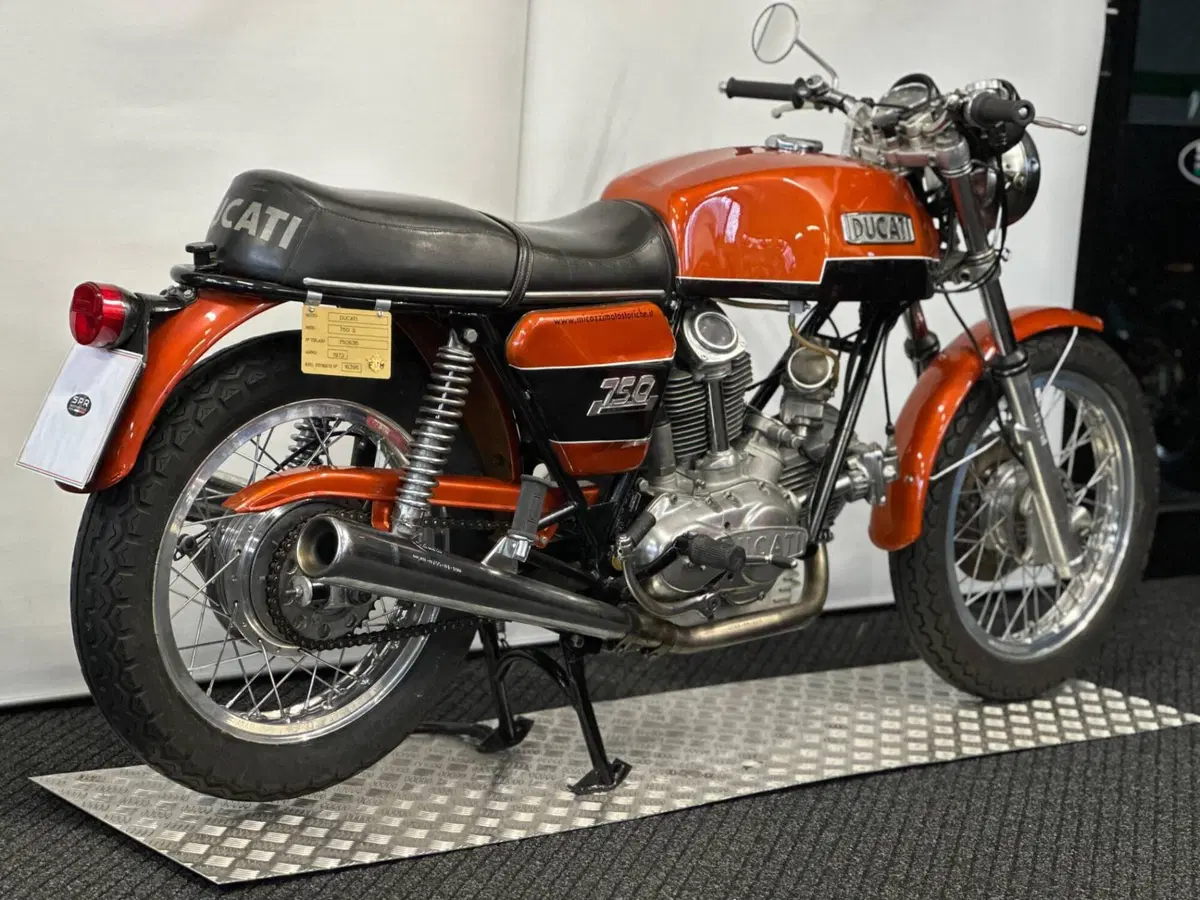 Ducati 750 GT (5)