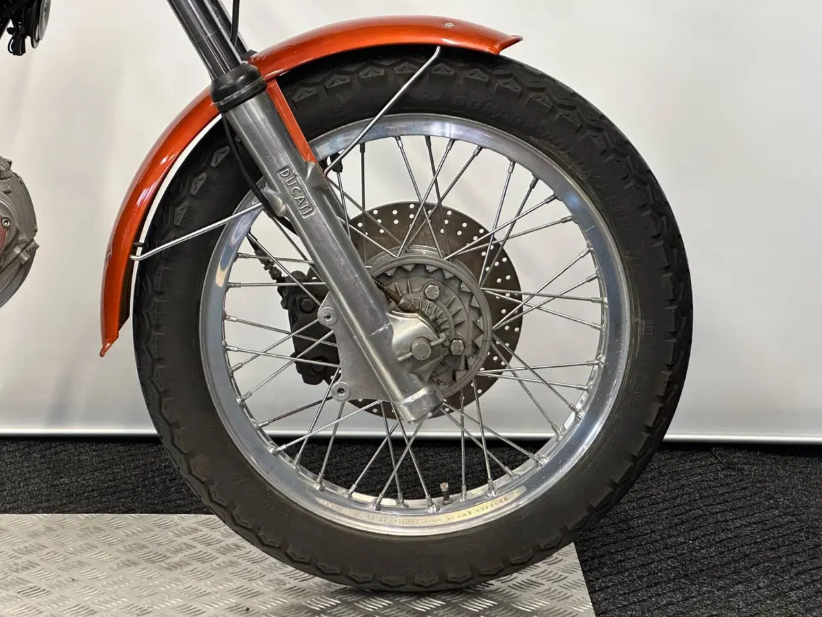 Ducati 750 GT (9)