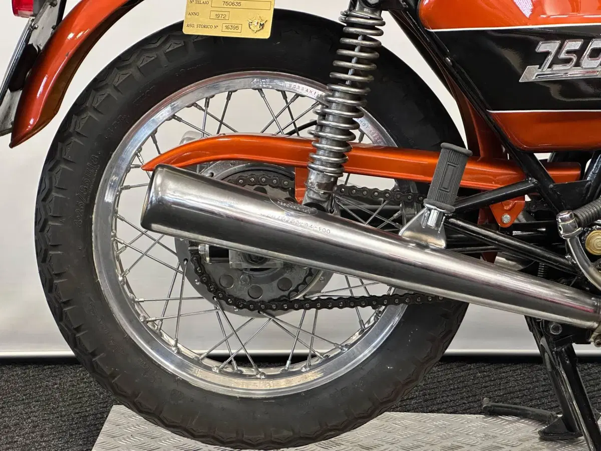 Ducati 750 GT (7)