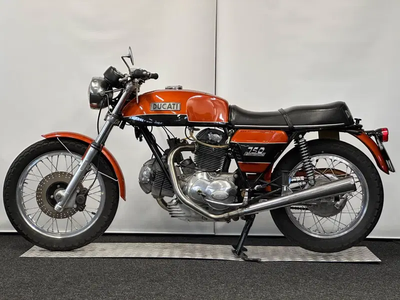 Ducati 750 GT (2)