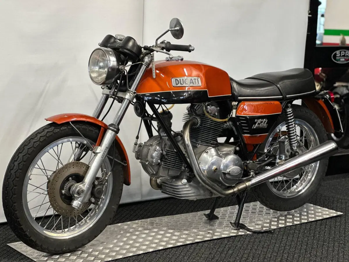 Ducati 750 GT (4)