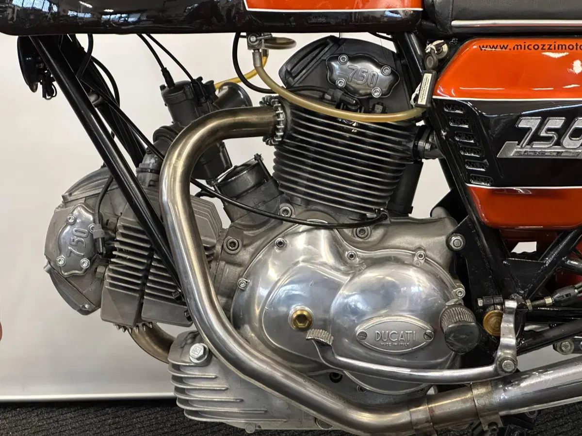 Ducati 750 GT (11)
