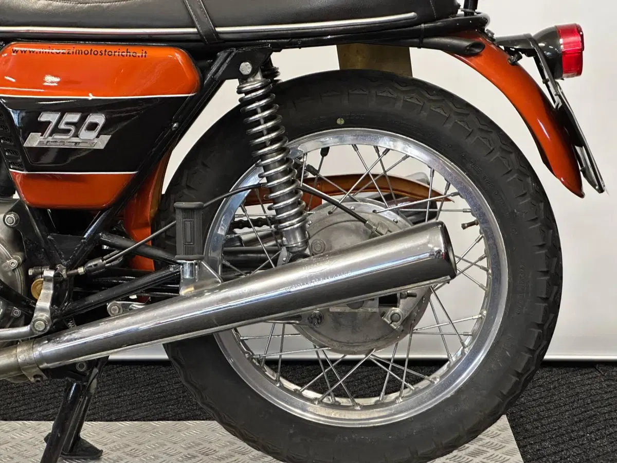 Ducati 750 GT (12)