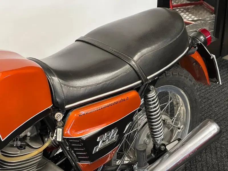 Ducati 750 GT (19)