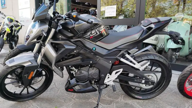 Um Italia Xtreet RS 125 (2023 - 26) (2)