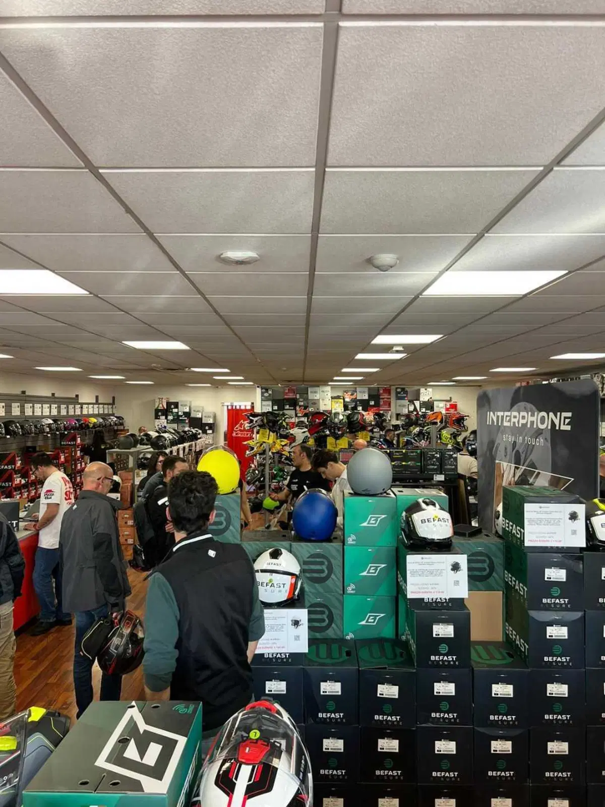 Motoabbigliamento: il Temporary Store di Monza (4)