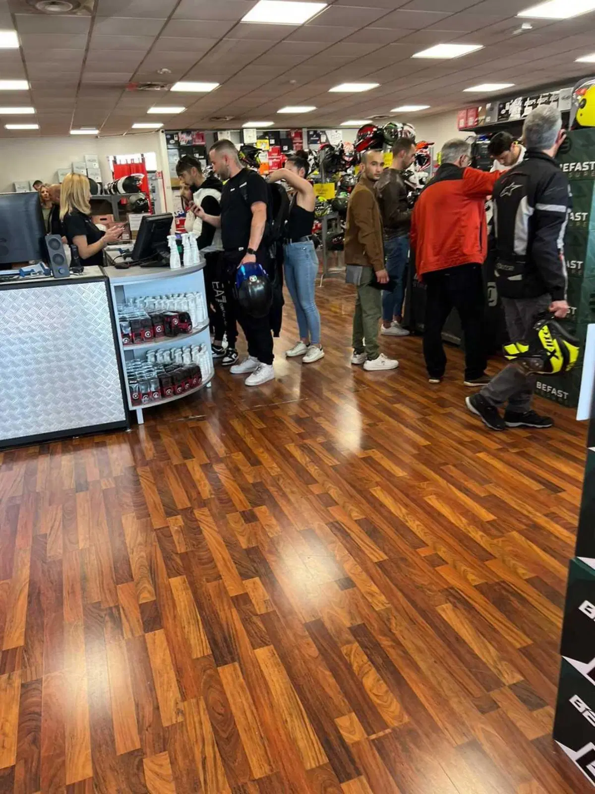 Motoabbigliamento: il Temporary Store di Monza (5)