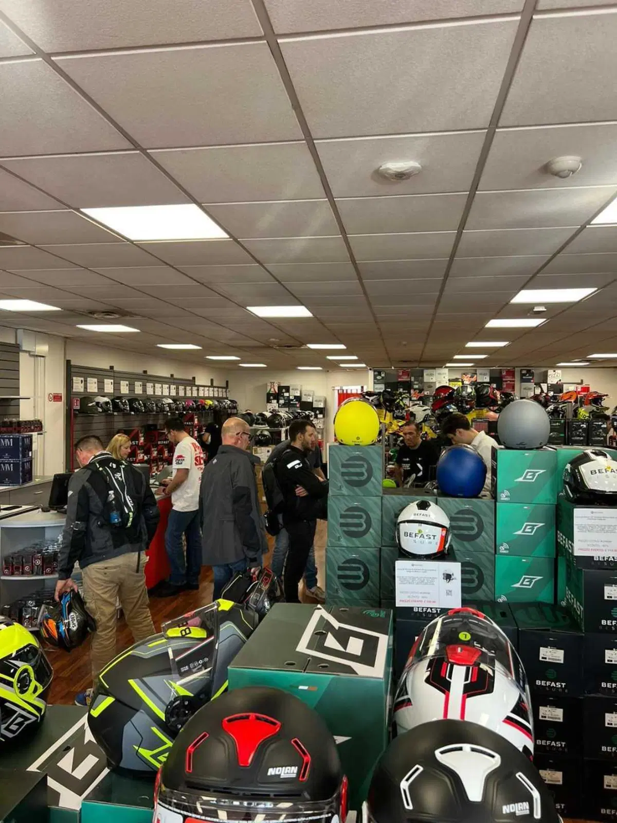 Motoabbigliamento: il Temporary Store di Monza (6)