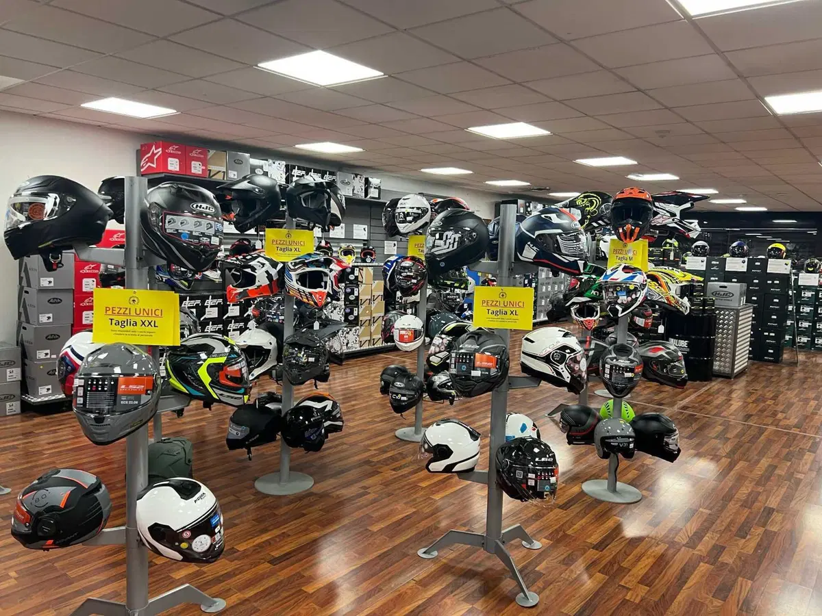 Motoabbigliamento: il Temporary Store di Monza (10)