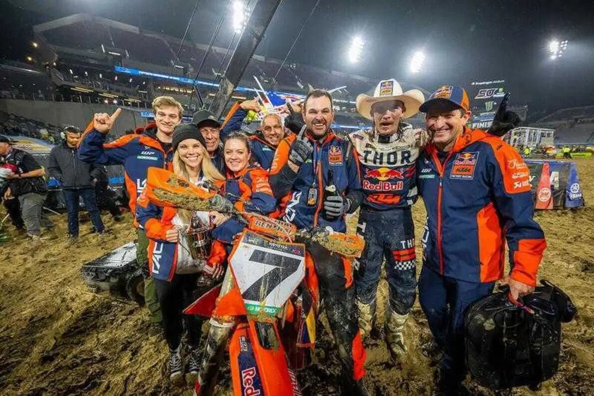 Aaron Plessinger out! (3)
