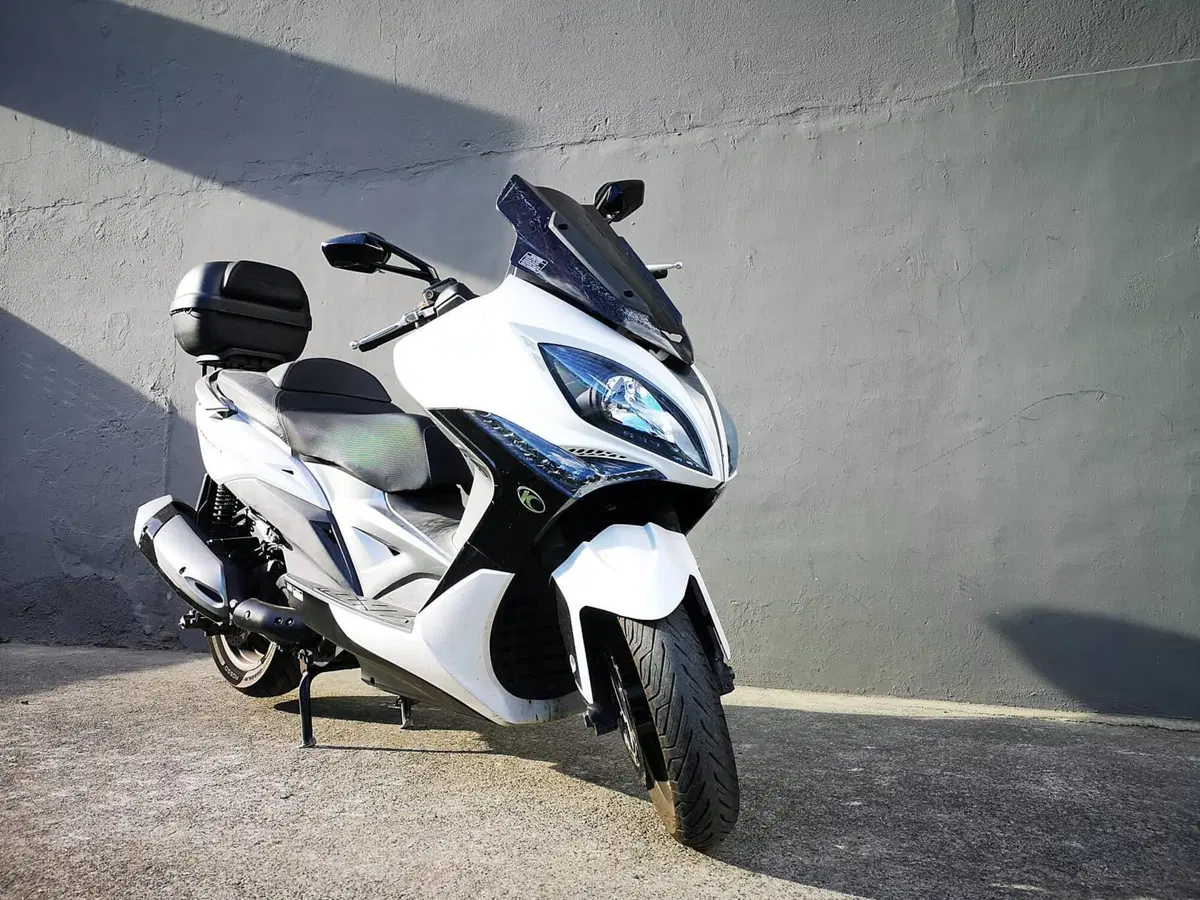 Kymco Xciting 400i (2012 - 17) (2)